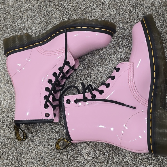 Dr. Martens Lamper Pale Pink Paten Boots Sz 6 NEW - Picture 5 of 9